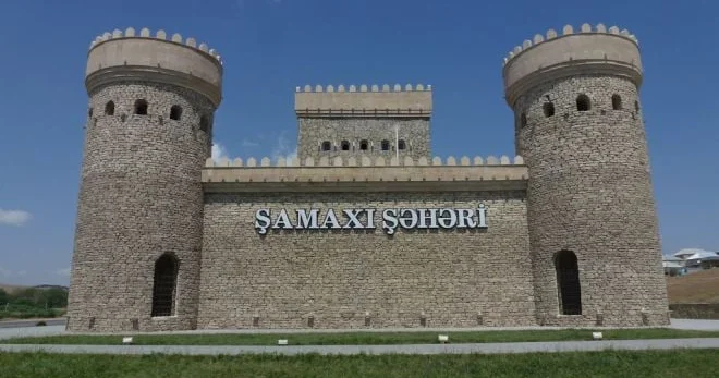 Sosial şəbəkədə bu kəndi, qəbirləri təhqir edirlər Foto