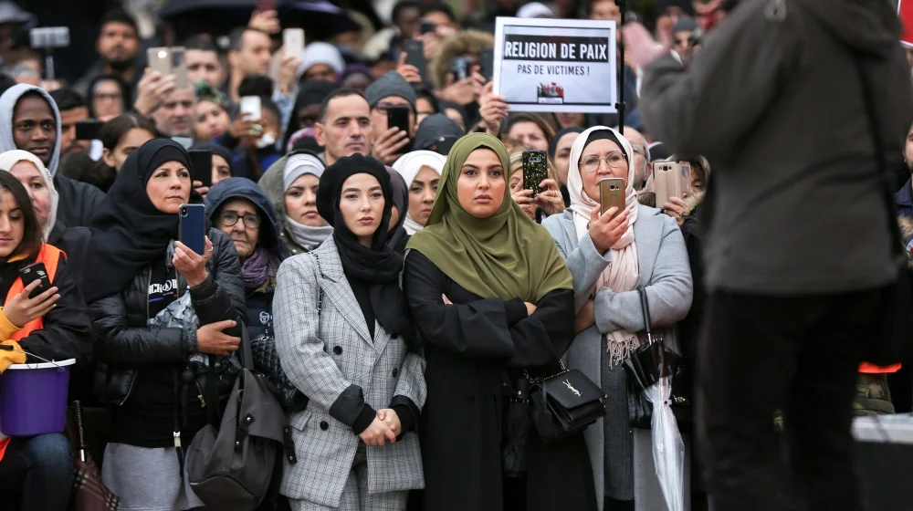 Bu qanun müsəlman qadınları hədəf alır