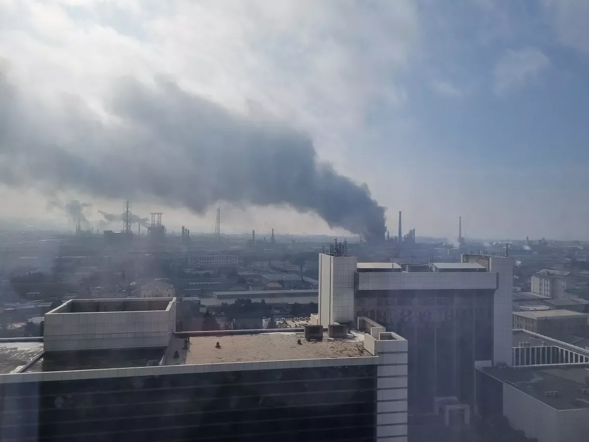 В Баку вспыхнул пожар На огромном заводе / ФОТО / ВИДЕО