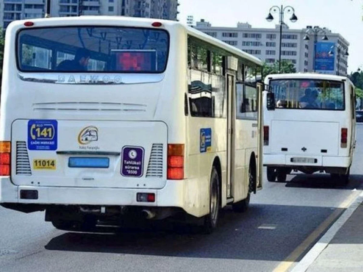 Avtobusda bıçaqlı insident: Sərnişin orta qapıdan avtobusa daxil olmaq istədi, olan, oldu RƏSMİ AÇIQLAMA