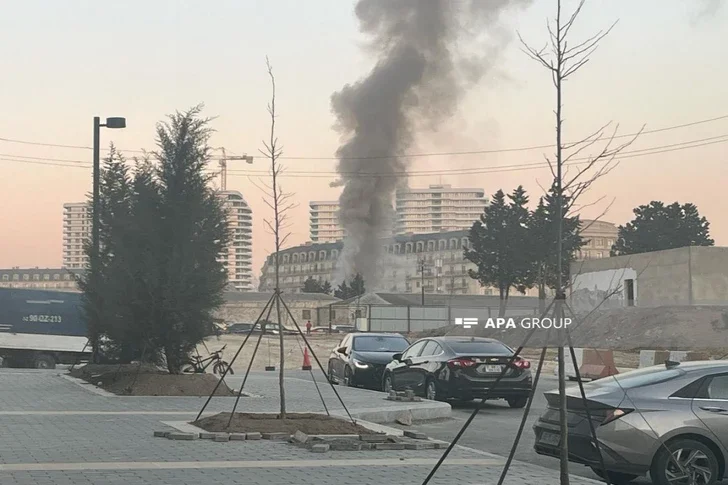 В Хатаинском районе Баку начался пожар