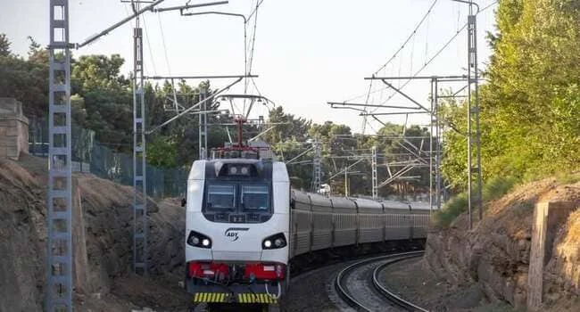 Qazaxıstan və Çin Avropaya yük daşımaları üçün yeni dəmir yolu xəttindən istifadə etməyə başlayıb