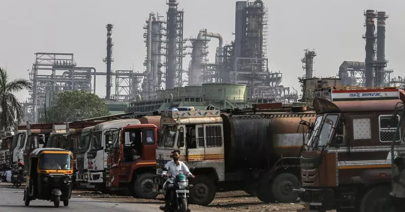 Reuters: Индийские НПЗ покупают срочную нефть из России на фоне войны с Ираном