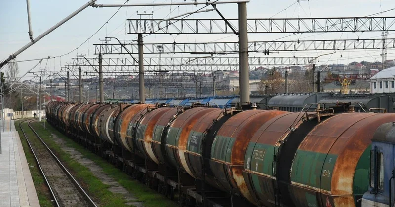 Азербайджан продолжает поставки топлива и российских удобрений в Армению