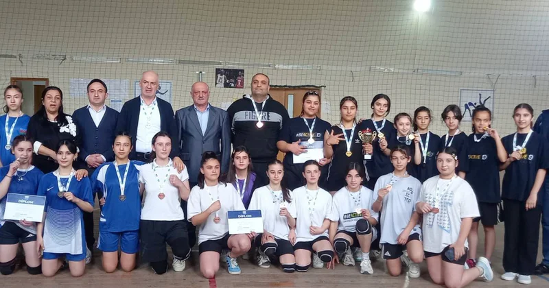 Şəkidə basketbol üzrə turnirdə qızlardan ibarət 8 komanda mübarizə aparıb