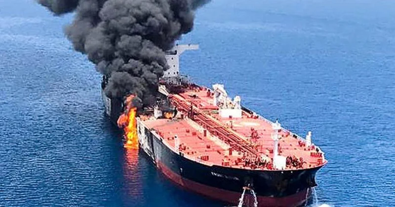 Взрыв на британском нефтяном танкере произошел недалеко от Кувейта Minval Politika