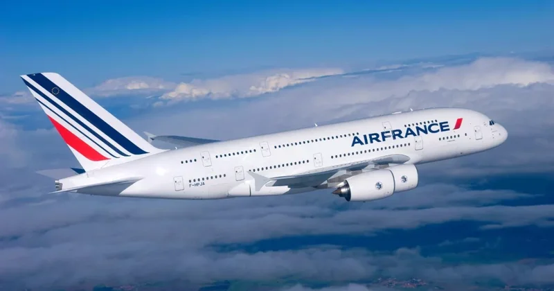 Летевший в ОАЭ самолет Air France был вынужден развернуться из за обстрелов
