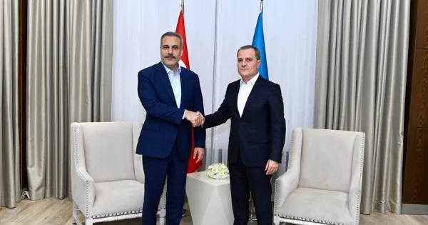 Hakan Fidan Azərbaycan XİN başçısına zəng etdi İranın hücumuyla bağlı