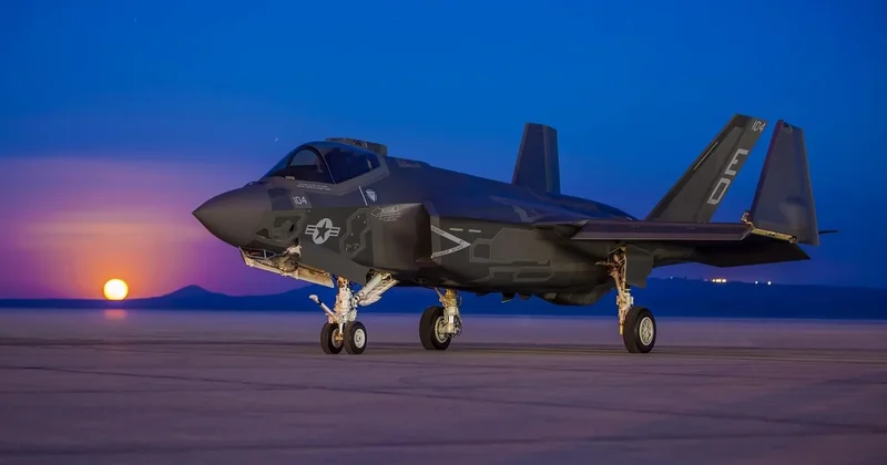 США перебросили на Ближний Восток еще одну группу истребителей F 22