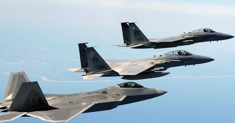 Новая группа истребителей F 22 переброшена на Ближний Восток