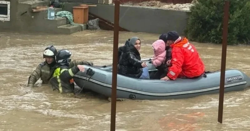 Прорыв земляного вала на водохранилище в Дербенте привел к подтоплению домов