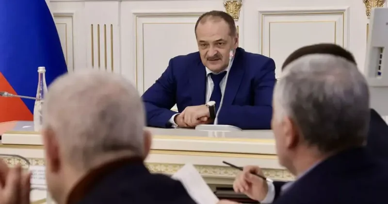 Меликов назвал причину обрушения жилого дома в Махачкале ФОТО