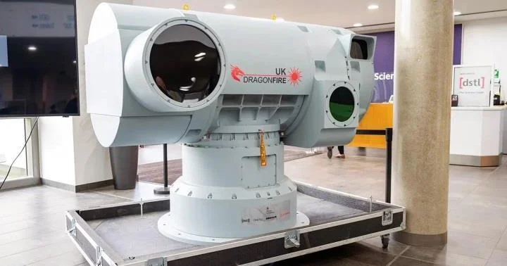 İngiltərənin lazer silahı gələn il istifadə ediləcək: Sonsuz sursatı var FOTO
