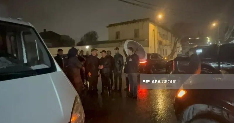 В Баку снесли дом, ставший причиной аварии: Эльдар Азизов посетил место происшествия