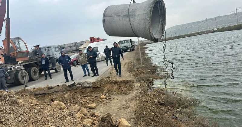 Su səviyyəsinin qarşısını almaq üçün boru quraşdırıldı KONKRET