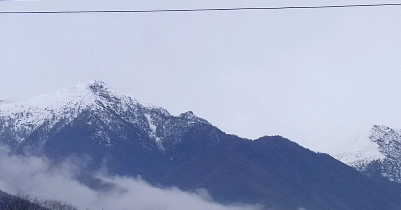 Şimal Qərb bölgəsində fərqli MƏNZƏRƏ: Dağlarda qar, yollarda duman... FOTO/VİDEO