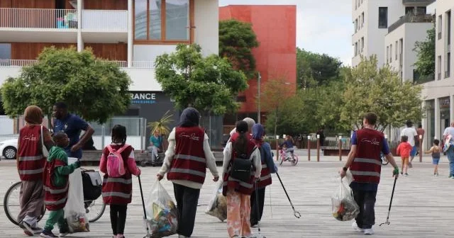 Fransanın 19 şəhərində müsəlmanlar təmizlik aksiyası keçirdi