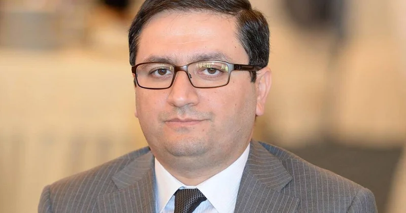 Mətbuat katibi işdən çıxdı