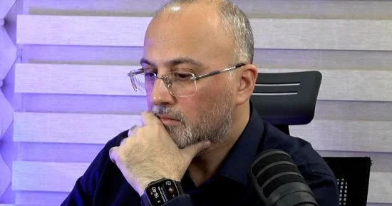 Elşad Miri namazı hansı dildə qılır? “Tək namaz qılanda planşeti qarşımda qoyub, “Qurani Kərim”in digər ayələrini də oxuyuram”