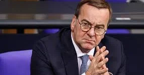 Писториус остается на посту министра обороны