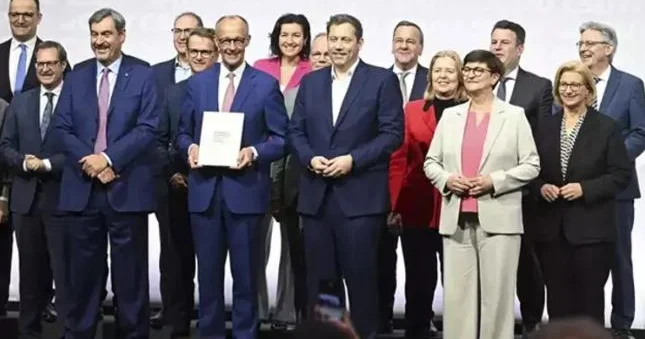 Almaniya hökumətinin yeni kabineti 8 i qadın olmaqla 17 nazir