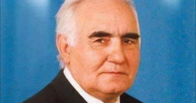 Mənim gecələrim hər gecə oyaq Ağa Laçınlının şeirləri