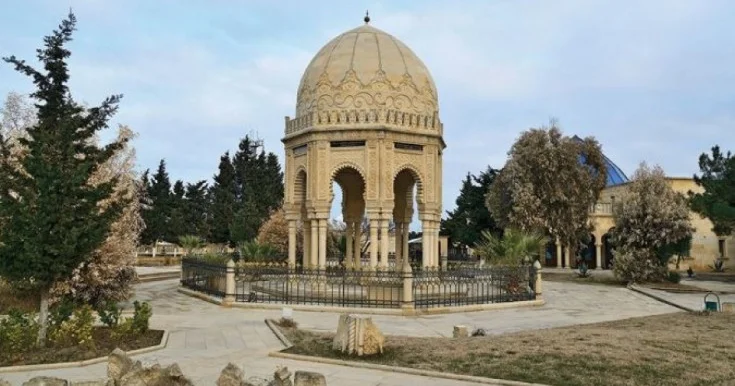Dini ziyarətgahlarımıza yeni həyat verilir