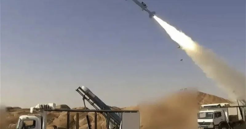 Hədəfdən bir metr də yayınmır İranın yeni ballistik raketi