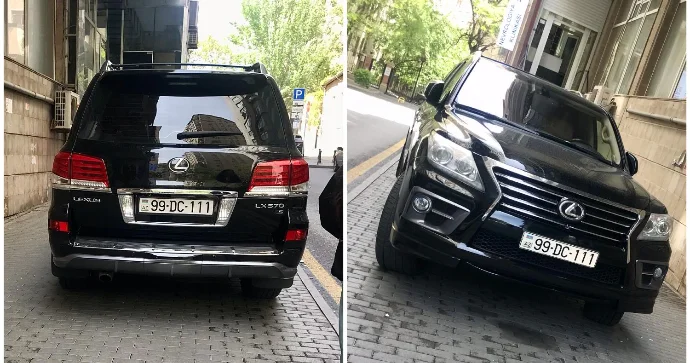 Ödəniş etməmək üçün bahalı maşınını səkidə park edib getdi 99 DC 111 FOTO
