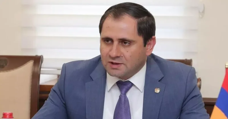 Министр обороны Армении отправился в Грецию