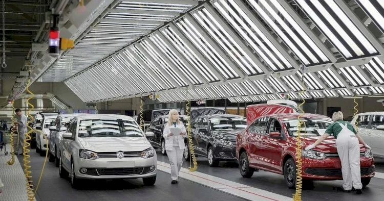 Avropanın avtomobil brendləri çökür: Zavodlar dayanır