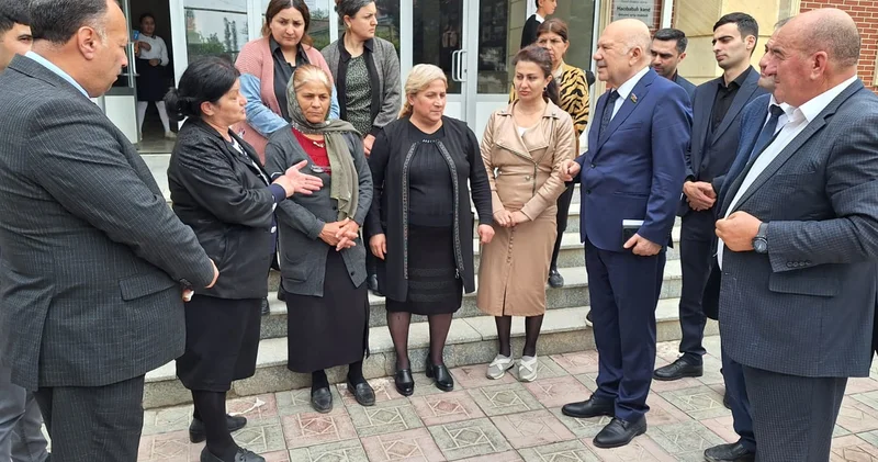 Deputat müəllimlərlə görüşdü FOTO
