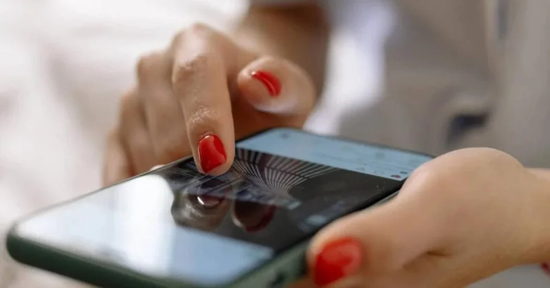 Bakıda avtomobil qiymətinə telefon satışa çıxarıldı FOTO