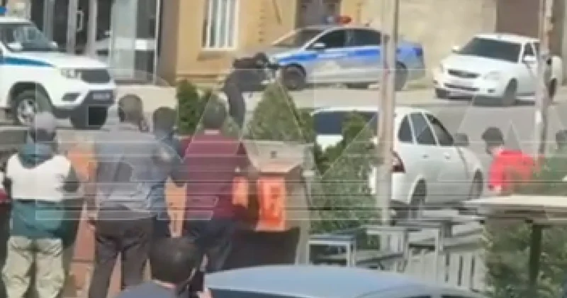 Mahaçqalada polisə hücum edildi Ölənlər var (VİDEO)