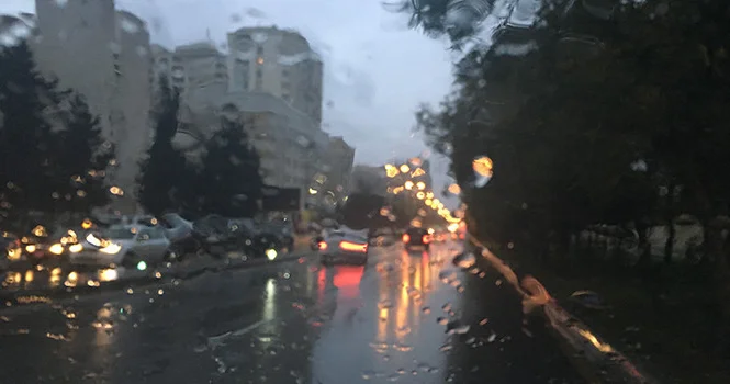 В ночь на 6 мая в Баку ожидается ливень, гроза