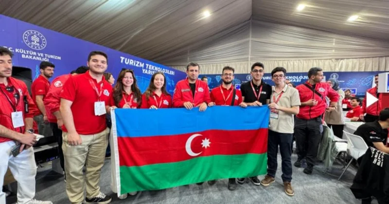 Selçuk Bayraktar BANM startaplarının nümayiş etdirildiyi stendlərlə tanış olub