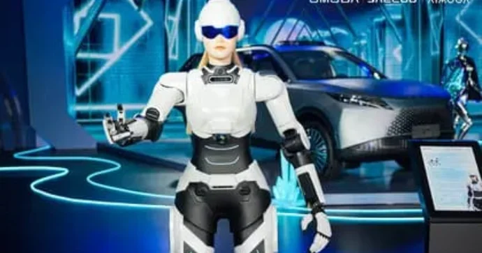 Avtomobil satıcılarını robotlar əvəz edir FOTO