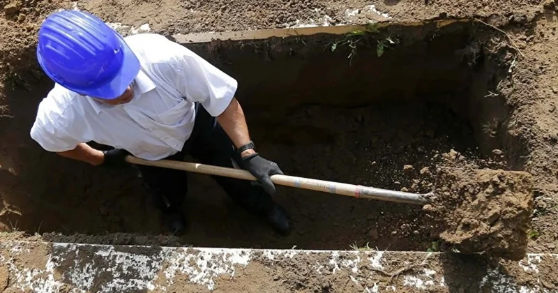 Bakıda qəbirqazan atası ölən şəxsi aldatdı