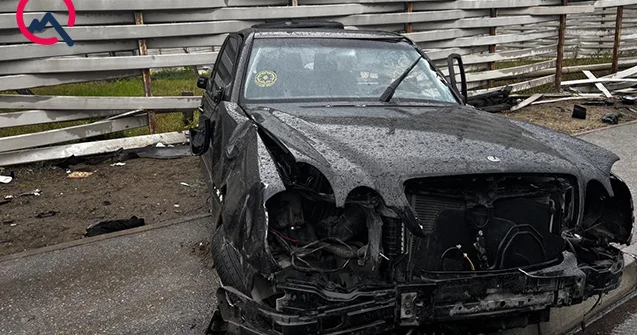Bakıda maşın sürüşərək hasara çırpıldı Fotolar