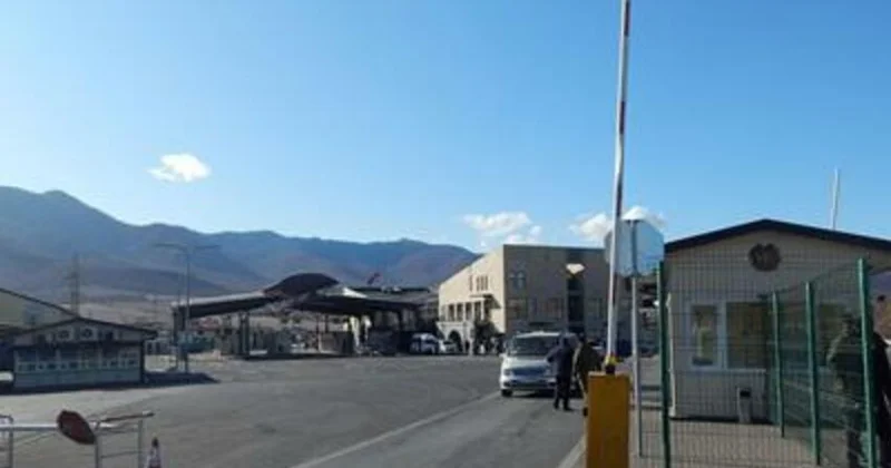 Ermənistan Gürcüstan sərhədində yük maşınlarının hərəkəti dayandırıldı