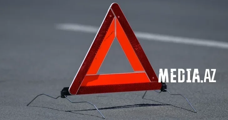 В Загатале Mercedes врезался в дерево, водитель погиб на месте