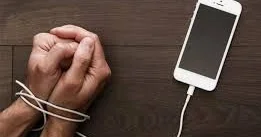 İnsan sutkada neçə saat telefona baxa bilər?