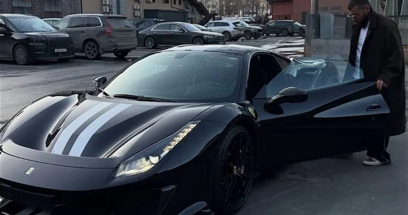 Рэпер Navai попал в аварию на Ferrari Minval Politika