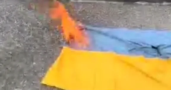 В Ереване сожгли флаг Украины Minval Politika