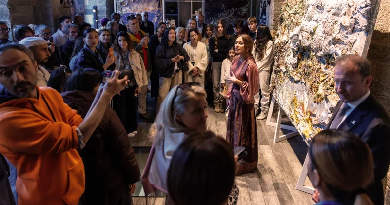 Beynəlxalq Xalça Festivalı çərçivəsində İçərişəhərdə Aida Mahmudovanın sərgisi açılıb