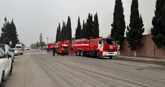 Yanğınla mübarizəyə 10 avtonəqliyyat vasitəsi və 60 nəfər canlı qüvvə cəlb olunub