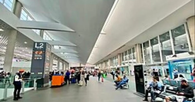 Mexiko hava limanını su basdı