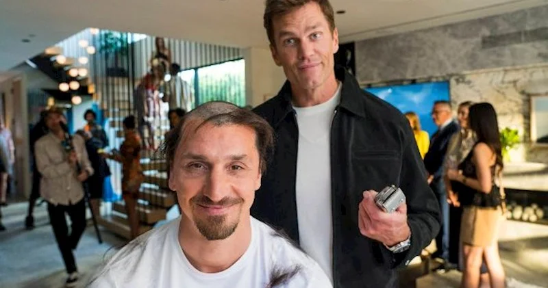 “Mərci uduzan” Zlatan saçını keçəl qırxdı − Video