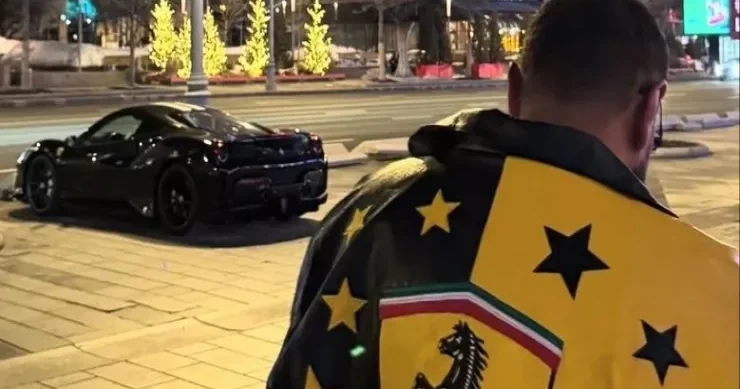 Azərbaycanlı müğənninin Ferrari si bərbad günə düşdü