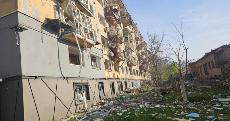 Rusiya ordusu Kramatorsk şəhərinin mərkəzinə bombalar atıb, ölənlər var